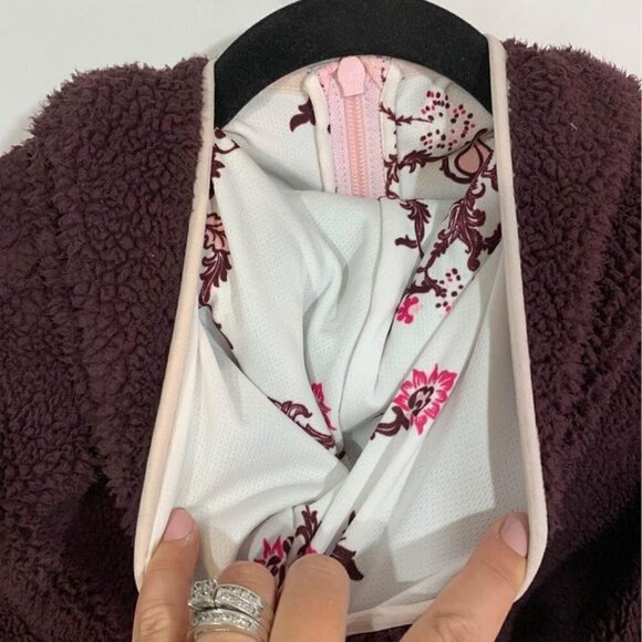 𝅺HELLY Hansen woman’s teddy coat. Size large. Burgundy. Ultra plush. Hooded. - Picture 8 of 10